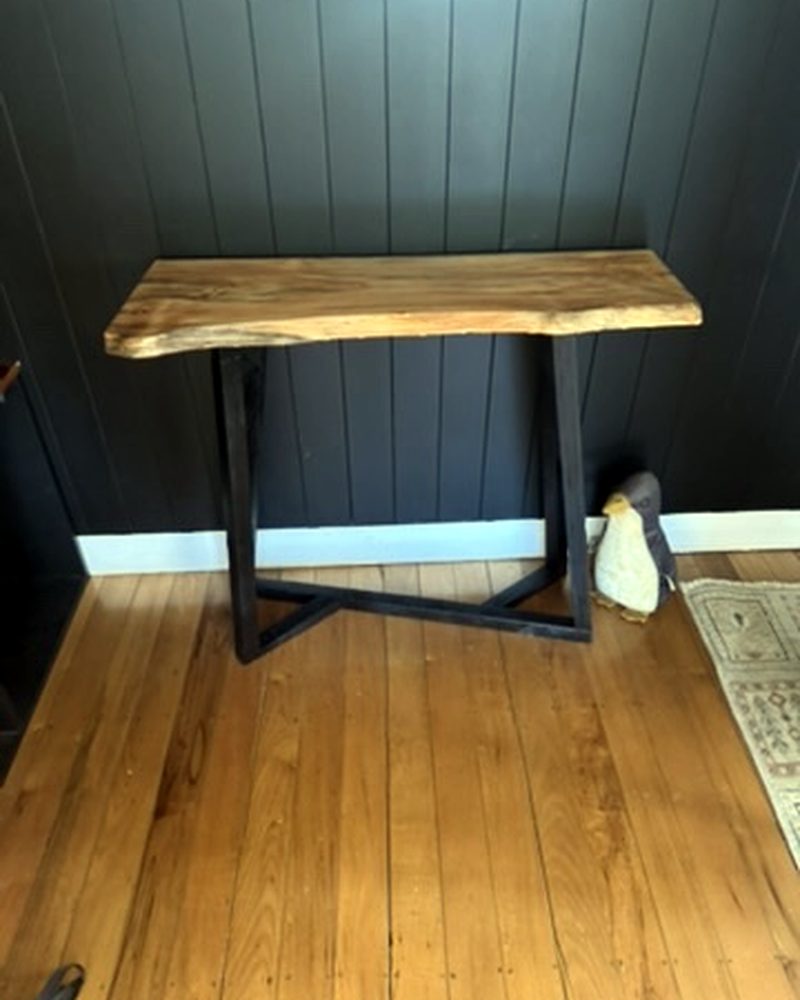 Kauri console